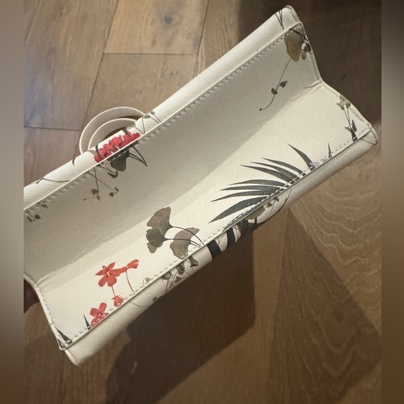 NWT Ted baker the icon purse in white floral pattern - Picture 3 of 8